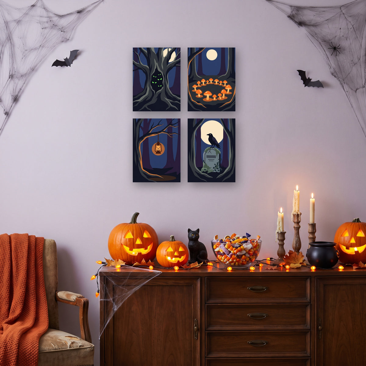 Coffret 4 mini-toiles Forêt aux Yeux Verts accrochées dans un salon décoré pour Halloween — Maison Artsen