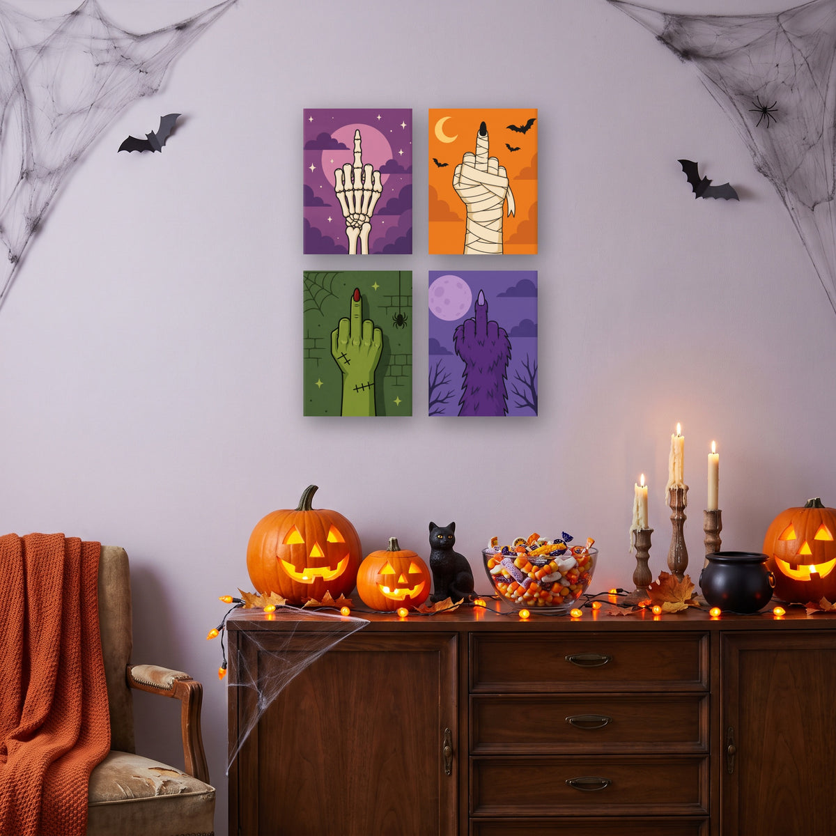 Coffret 4 mini-toiles Mains Monstrueuses accrochées dans un salon décoré pour Halloween — Maison Artsen
