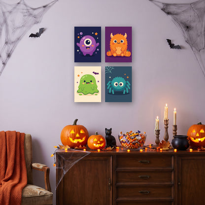Coffret 4 mini-toiles Petits Monstres accrochées dans un salon décoré pour Halloween — Maison Artsen
