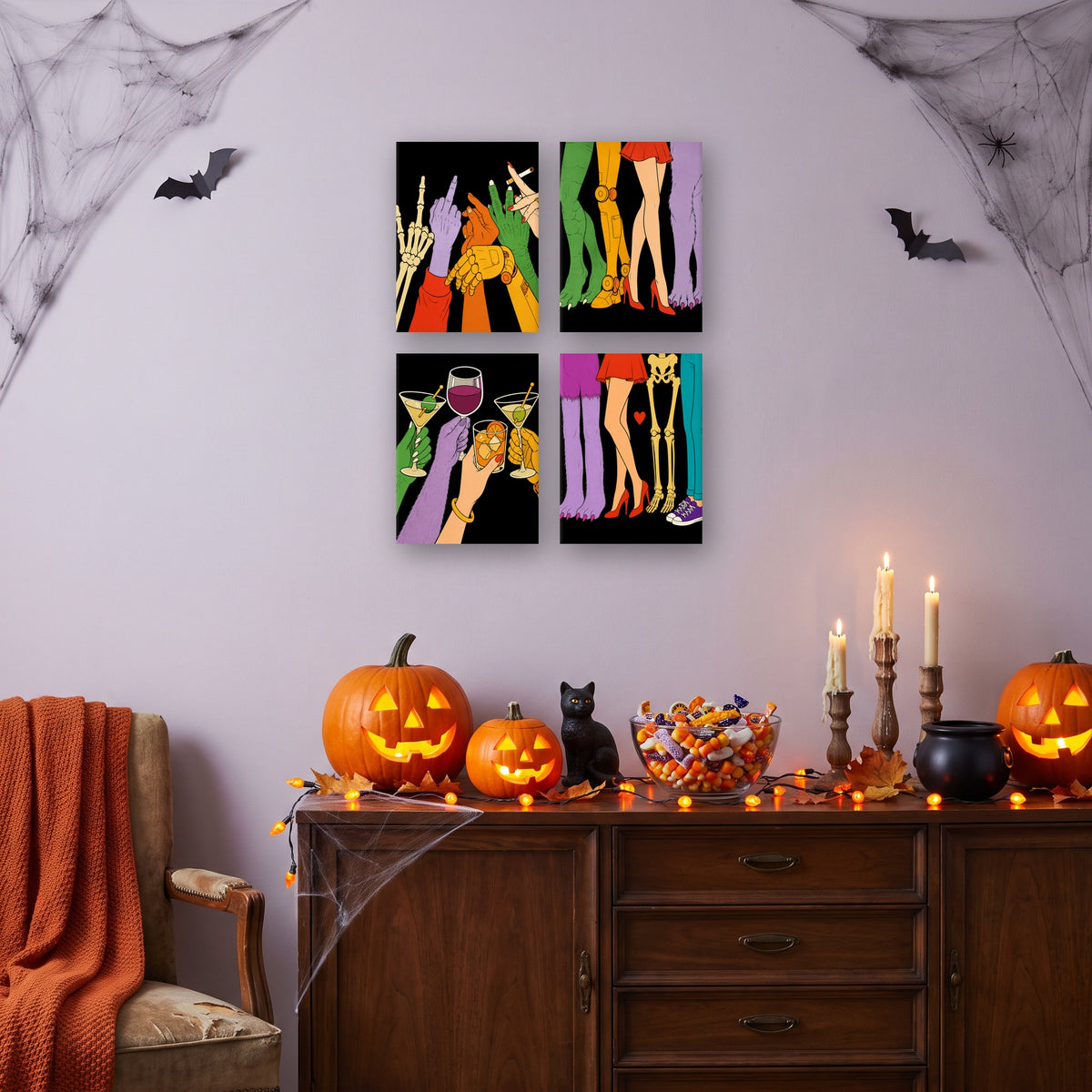 Coffret 4 mini-toiles Soirée des Monstres accrochées dans un salon décoré pour Halloween — Maison Artsen