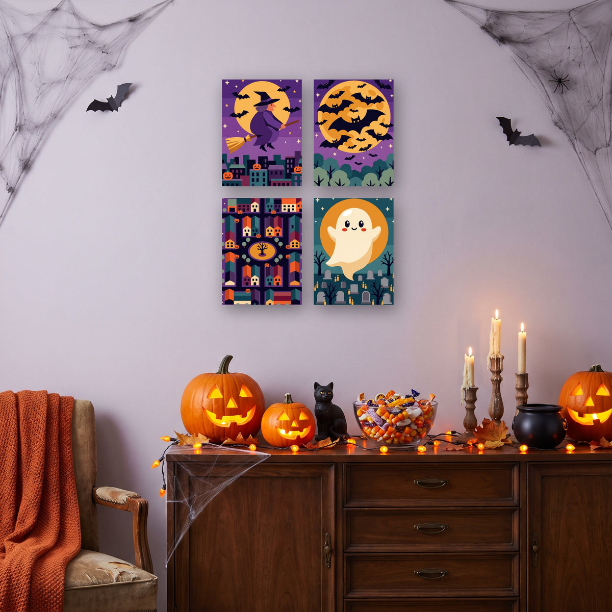 Coffret 4 mini-toiles Vol de Nuit accrochées dans un salon décoré pour Halloween — Maison Artsen