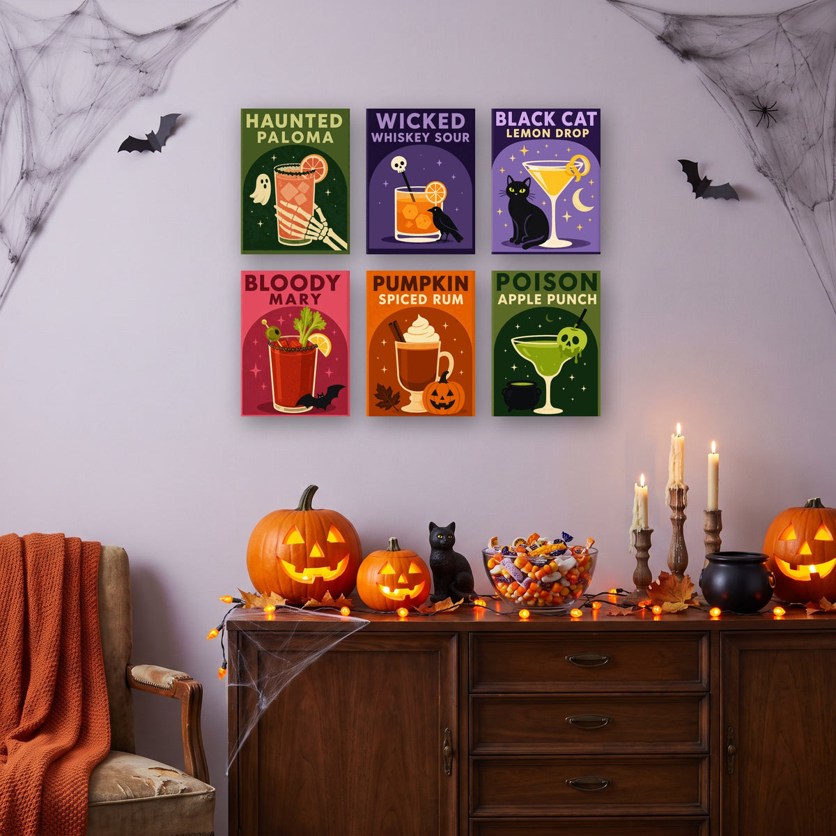 Coffret 6 mini-toiles Bar des Sorcières accrochées dans un salon décoré pour Halloween — Maison Artsen