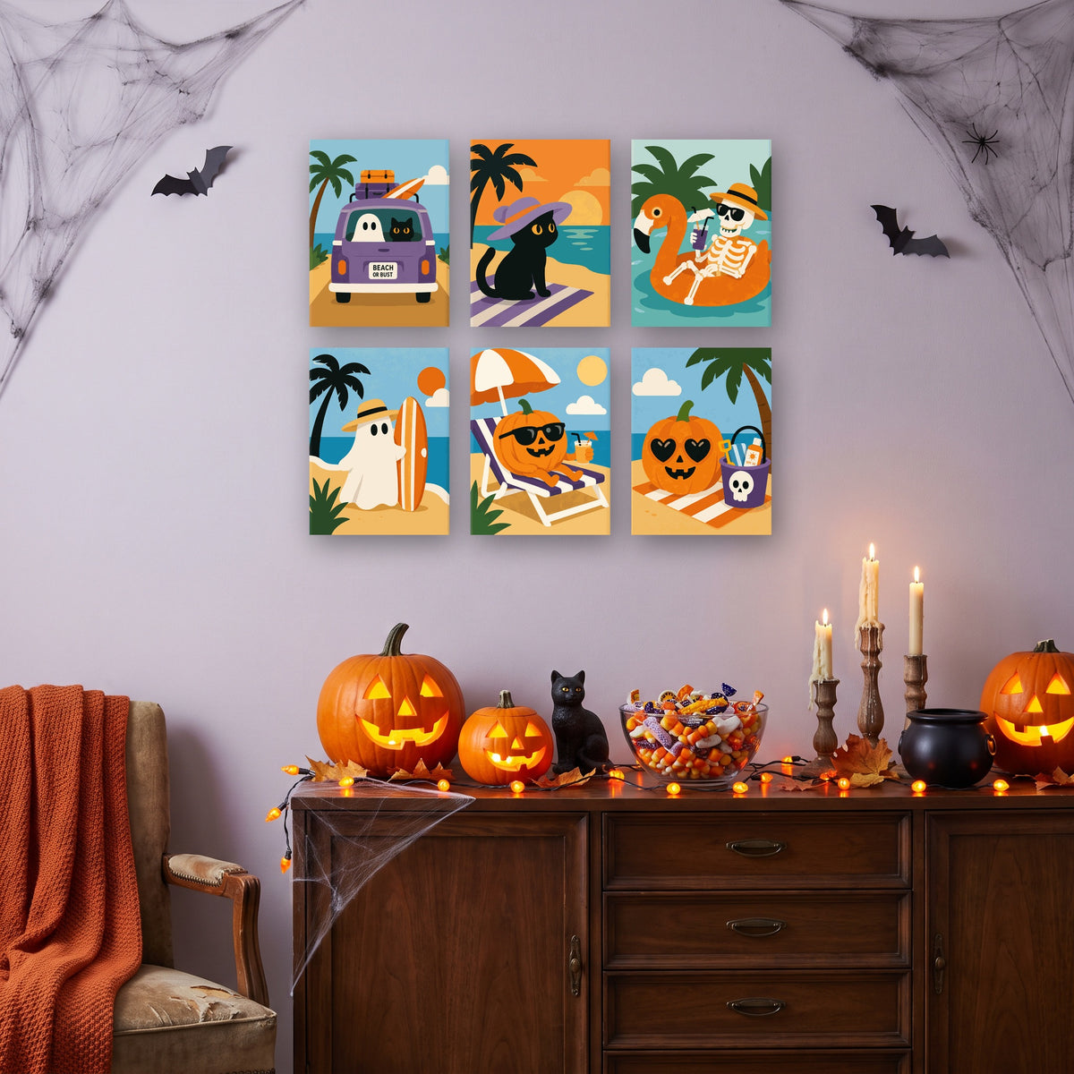 Coffret 6 mini-toiles Départ pour la Plage accrochées dans un salon décoré pour Halloween — Maison Artsen