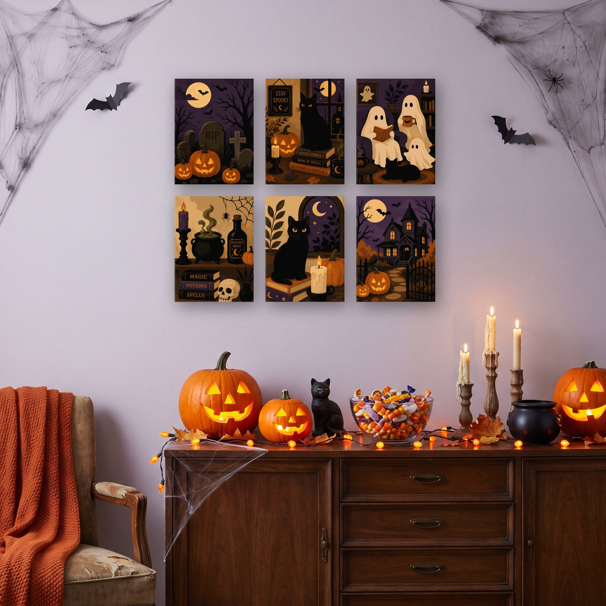 Coffret 6 mini-toiles Douce Nuit Hantée accrochées dans un salon décoré pour Halloween — Maison Artsen