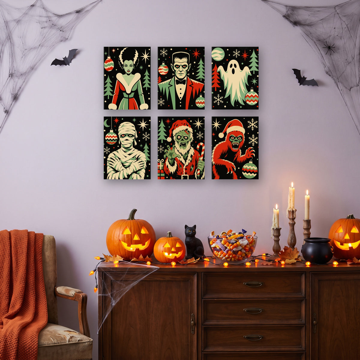 Coffret 6 mini-toiles Noël des Monstres accrochées dans un salon décoré pour Halloween — Maison Artsen