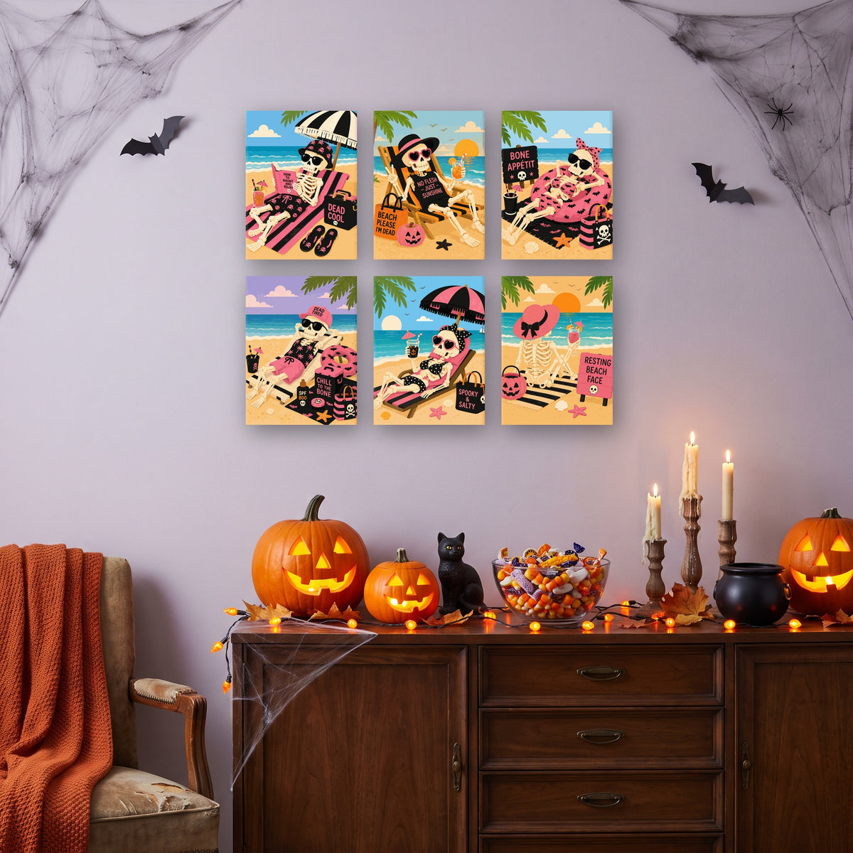 Coffret 6 mini-toiles Squelettes au Soleil accrochées dans un salon décoré pour Halloween — Maison Artsen