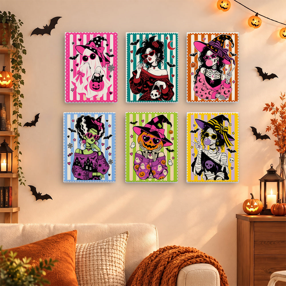 Coffret 6 mini-toiles Timbres Gothiques accrochées dans un salon décoré pour Halloween, Maison Artsen