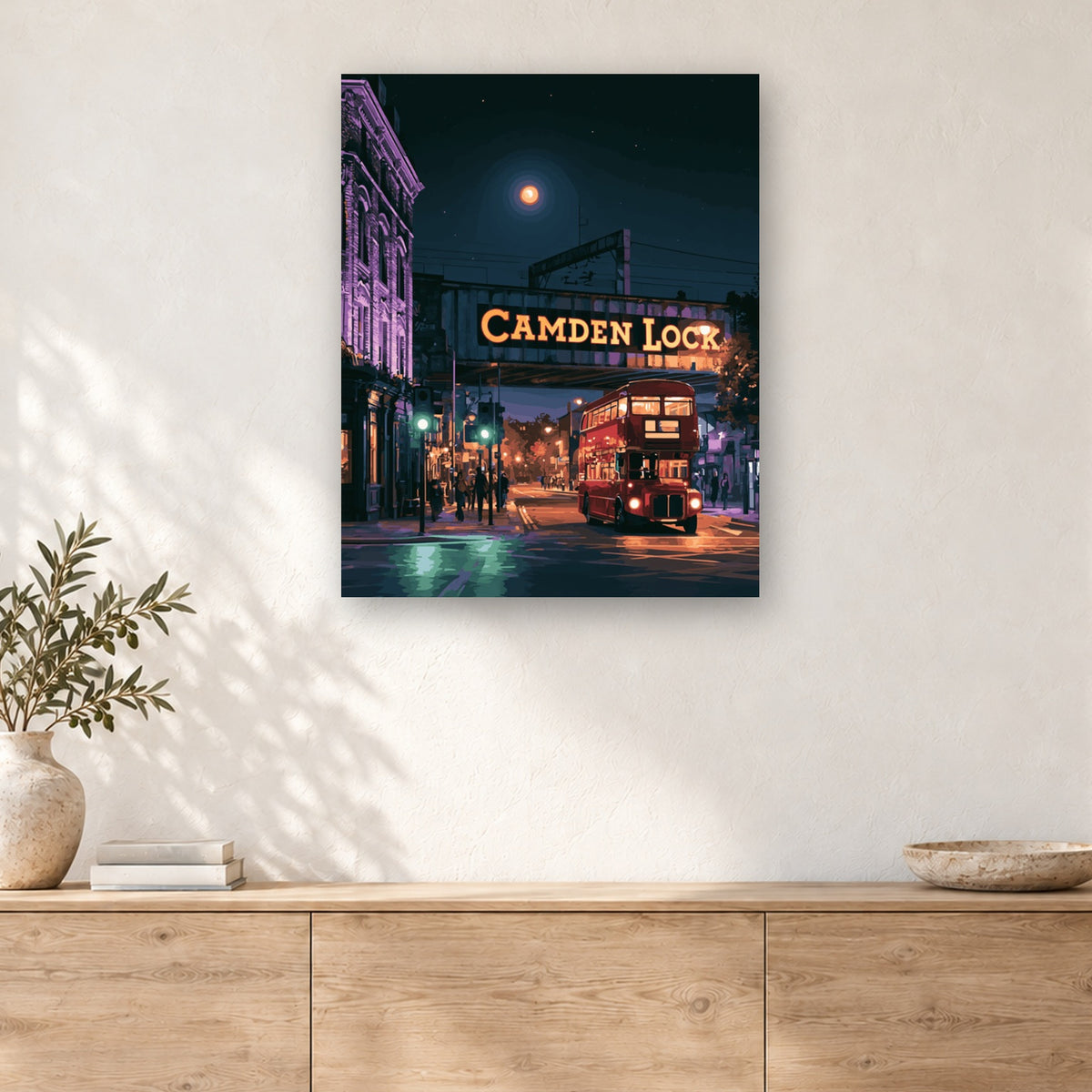 Tableau peinture par numéro Nuit à Camden accroché dans un intérieur décoré, Maison Artsen