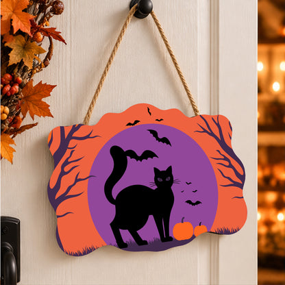 Pancarte Chat Noir en Silhouette peinte et accrochée à une porte d'entrée décorée pour Halloween — Maison Artsen