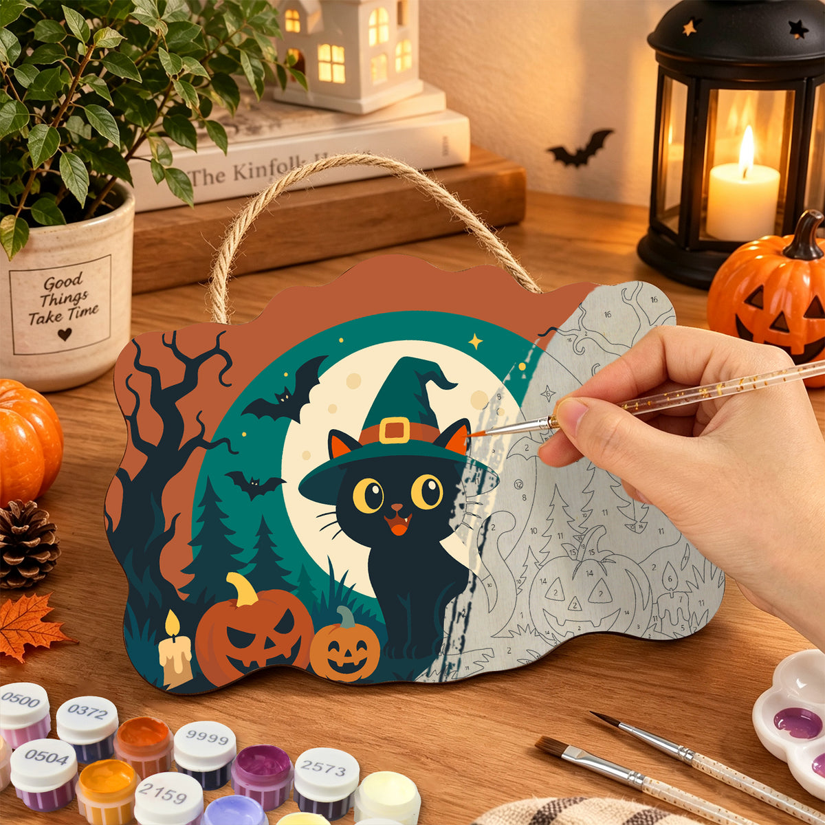 Pancarte Chat Noir Ensorcelé en cours de peinture, pinceau à la main — Maison Artsen