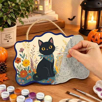 Pancarte Chat Noir et Lune en cours de peinture, pinceau à la main — Maison Artsen