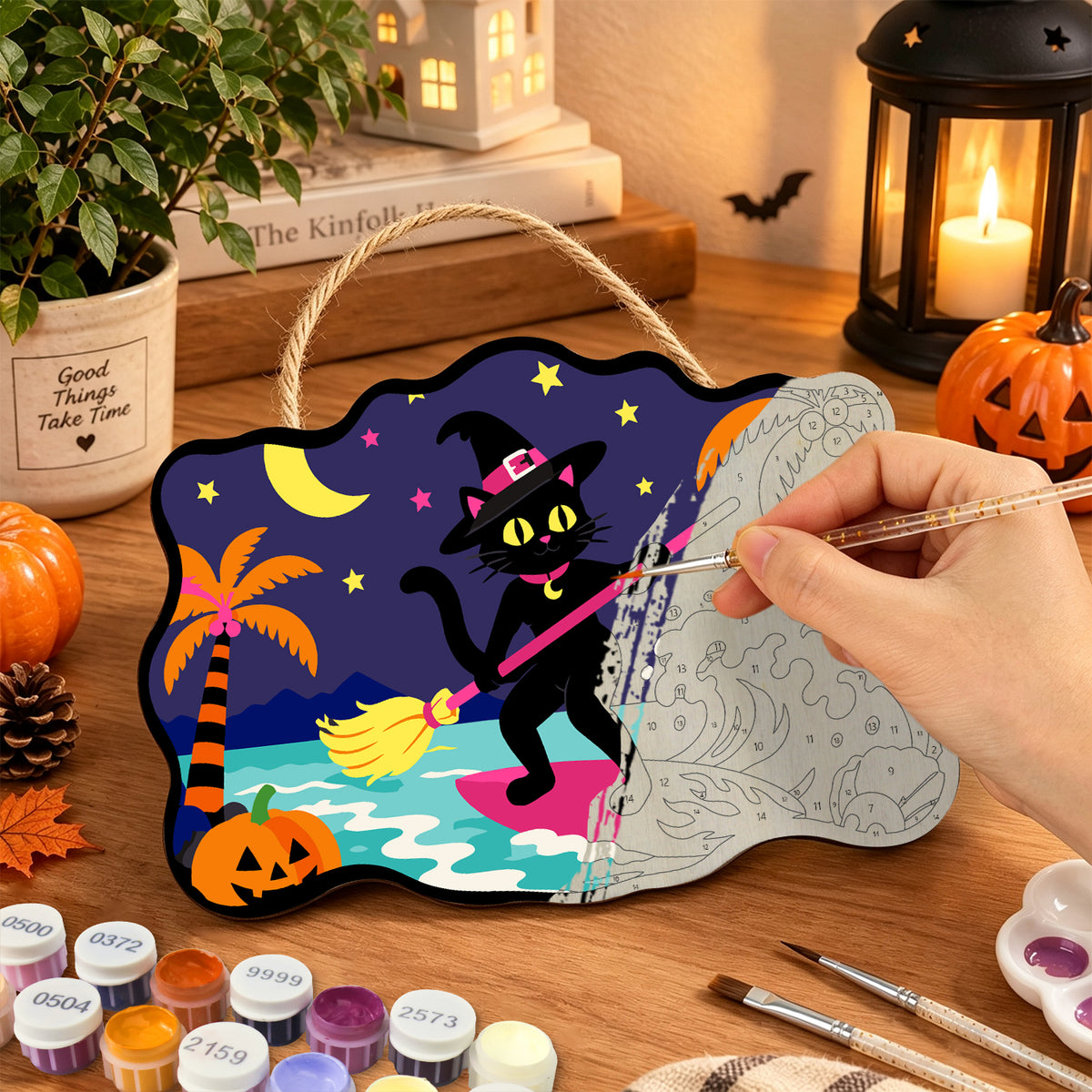 Pancarte Chat Noir Surfeur en cours de peinture, pinceau à la main — Maison Artsen