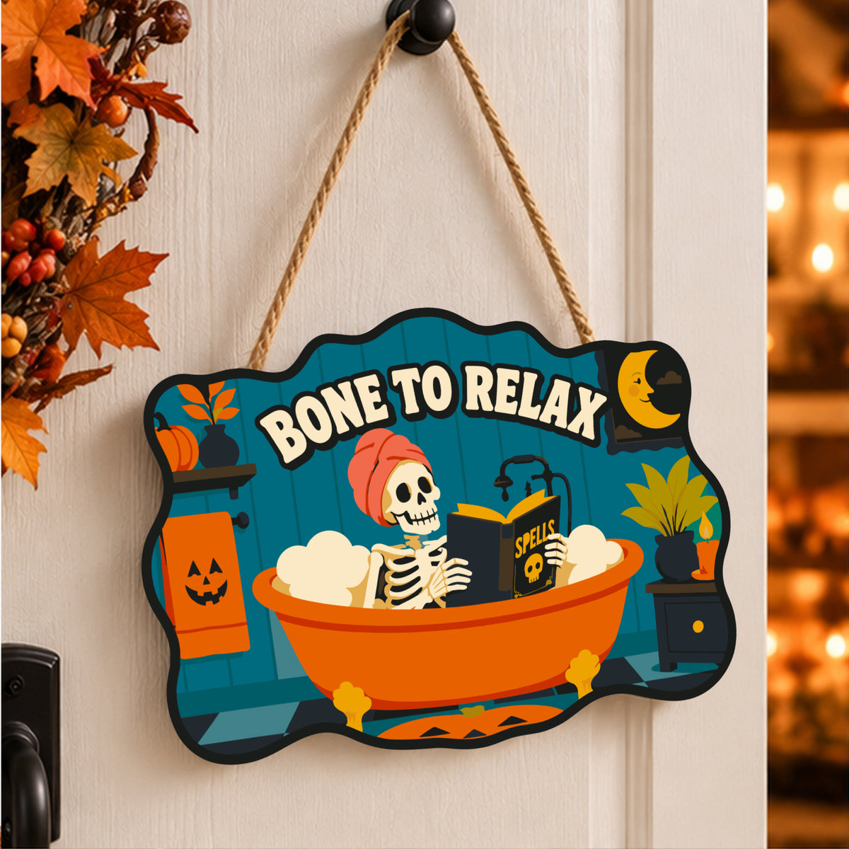 Pancarte Squelette Lecteur en Baignoire peinte et accrochée à une porte d'entrée décorée pour Halloween — Maison Artsen