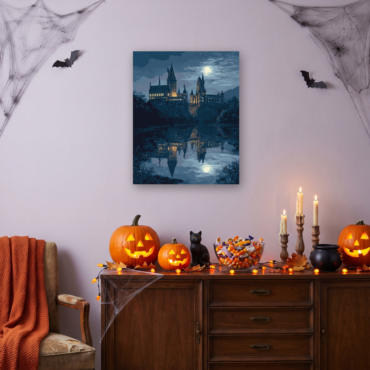 Tableau peinture par numéro Château au Clair de Lune accroché dans un salon décoré pour Halloween — Maison Artsen