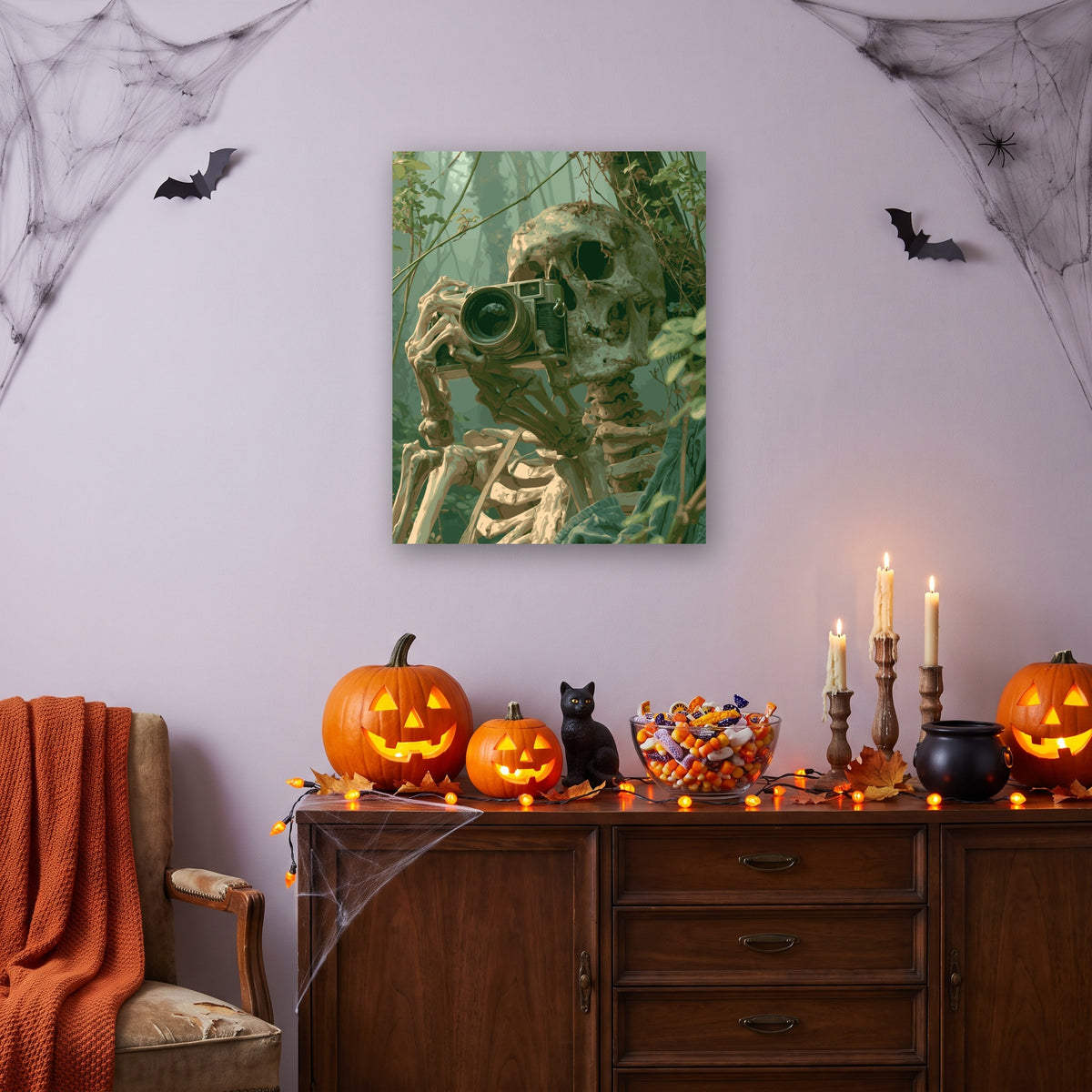 Tableau peinture par numéro Photographe Oublié accroché dans un salon décoré pour Halloween — Maison Artsen