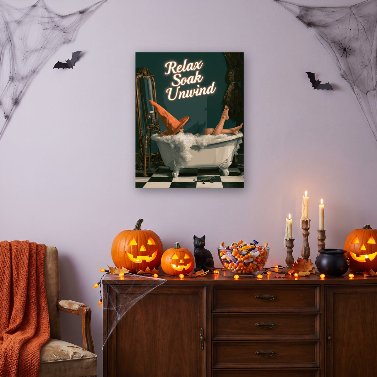 Tableau peinture par numéro Sorcière dans la Mousse accroché dans un salon décoré pour Halloween — Maison Artsen