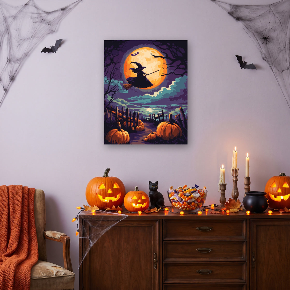 Tableau peinture par numéro Sorcière sous la Lune accroché dans un salon décoré pour Halloween — Maison Artsen