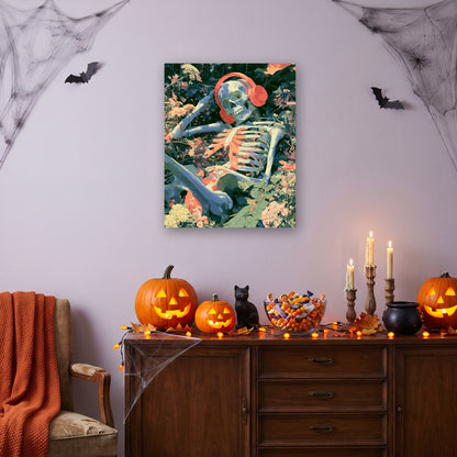 Tableau peinture par numéro Squelette Mélomane accroché dans un salon décoré pour Halloween — Maison Artsen
